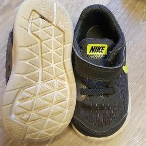 2 sets of toddler shoes